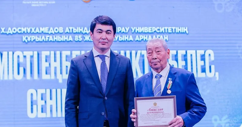 Атырау университетінің 85 жылдығында ұстаздар марапатталды