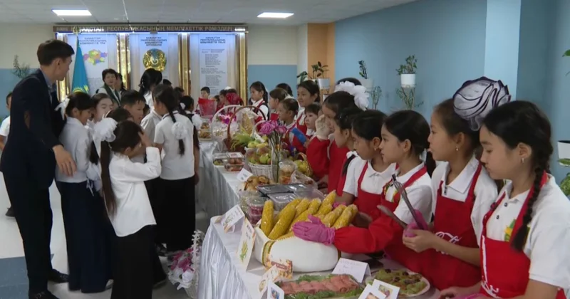 Жаркент қаласының оқушылары қайырымдылық жәрмеңкесін өткізді