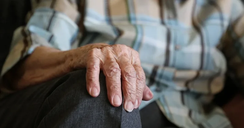 82 летняя женщина выстрелила в мужа в доме престарелых