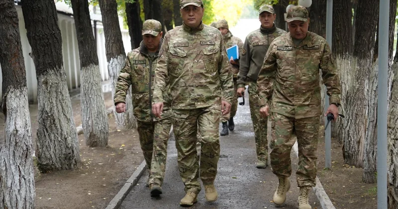 Главнокомандующий Нацгвардией проверил условия службы солдат в Семее (ВИДЕО)