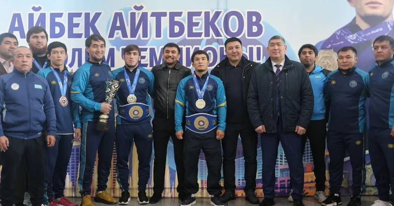 Чемпионы мира по греко римской борьбе Айбека Айтбекова и Юсуфа Ашрапова встретили в Астане