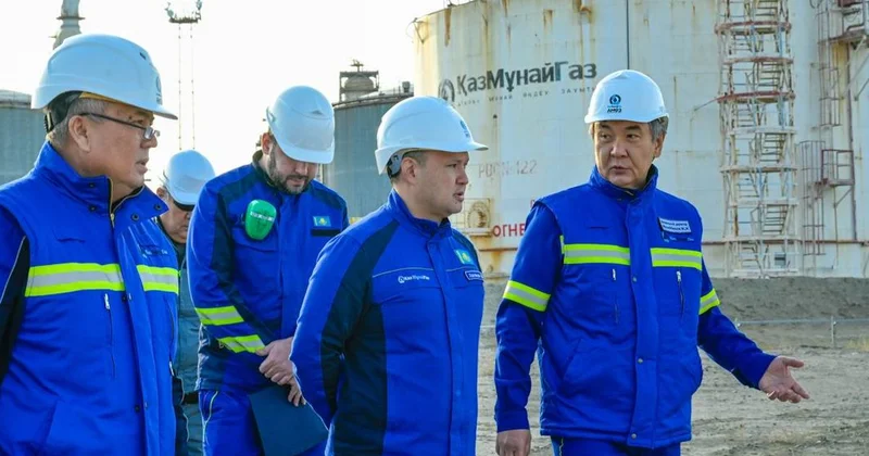 ҚМГ басшысы ​Атырау мұнай өңдеу зауытының экологиялық жобаларын тексерді