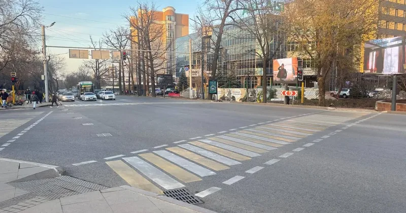 Схему дорожного движения изменили на загруженном перекрёстке по проспекту Достык в Алматы