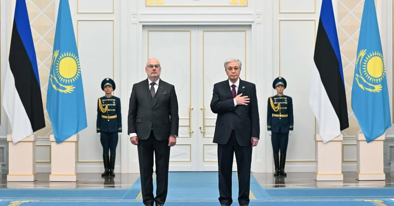 Президента Эстонии встречают в Акорде