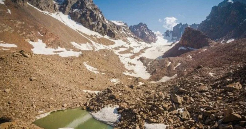 Подросток заблудился в горах Алматы и получил обморожение