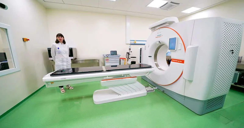 Не нужно ехать за рубеж : уникальные технологии объединил онкоцентр в Астане