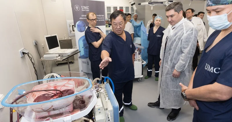 Онкотехнологии, ИИ и радиофармпрепараты: Бектенов ознакомился с ключевыми проектами в медицине