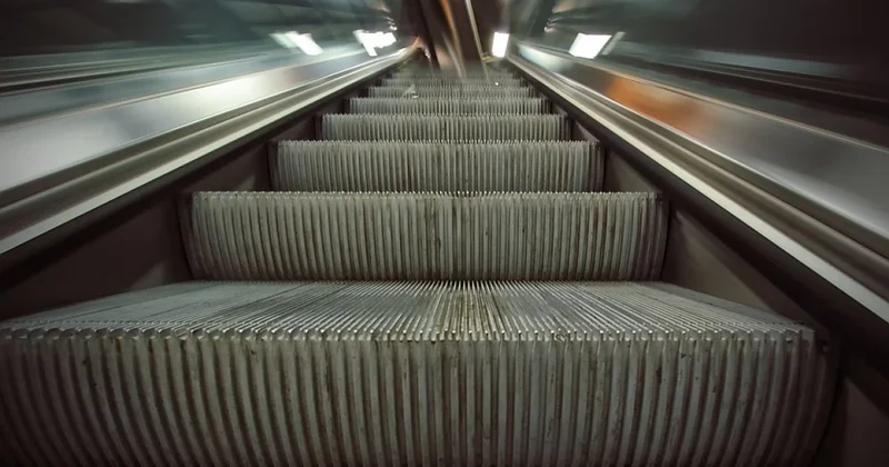 Астанчанка отсудила 2 млн тенге за травму ребенка в аэропорту