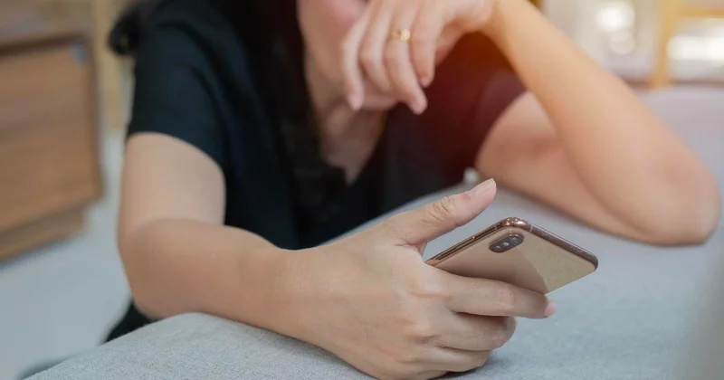 Казахстанка захотела прочитать переписку мужа в WhatsApp и лишилась денег