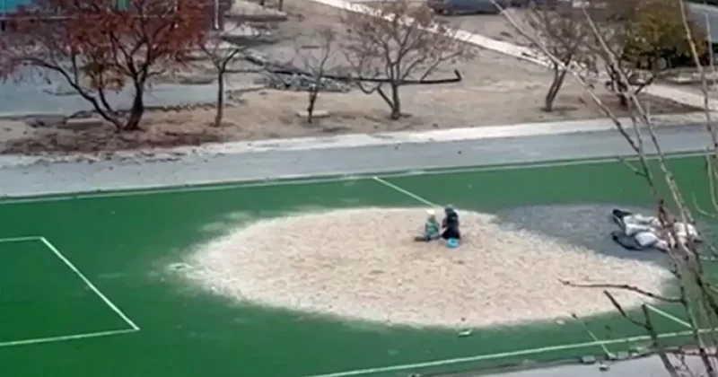 Песочница вместо футбола: жители Актау обеспокоены за досуг детей (ВИДЕО)