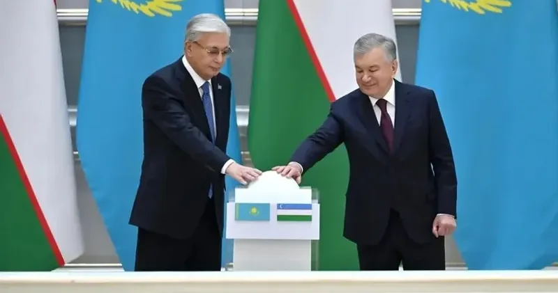 Тоқаев Мирзиёевке қонақжайлылығы үшін алғыс айтып, Өзбекстанға жасаған сапарының тарихи мәніне тоқталды