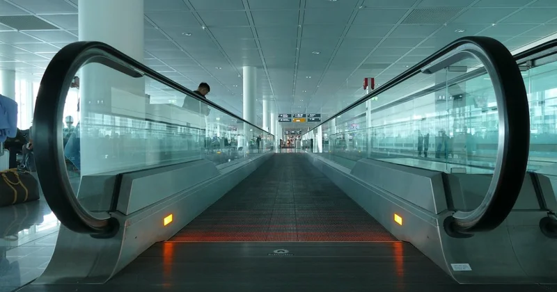 Аэропорт Актау выплатит 2 млн тенге семье ребенка с переломанными пальцами