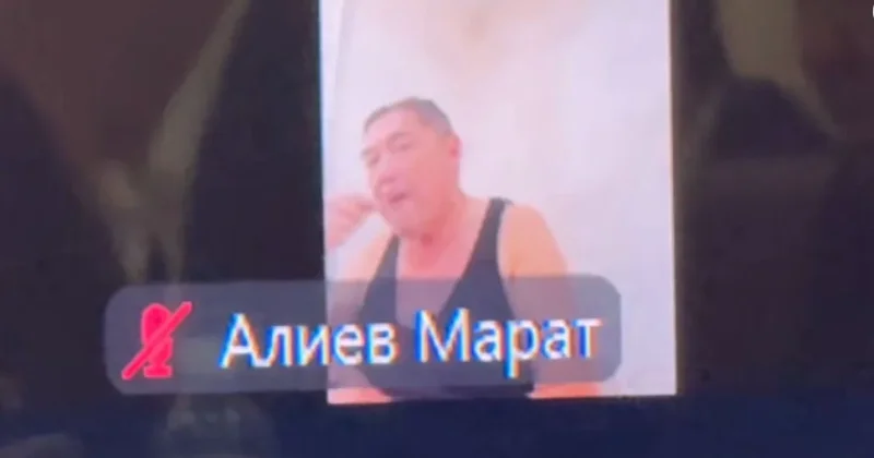 В майке и с едой: участник заседания Мажилиса шокировал казахстанцев