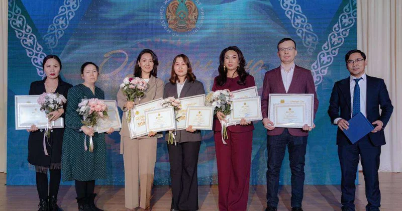 Победителей конкурса Отанды сүю жүректен наградили в Астане