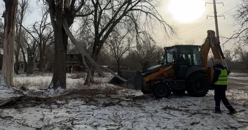 Ветер разнёс город: в Конаеве объявляют ЧС