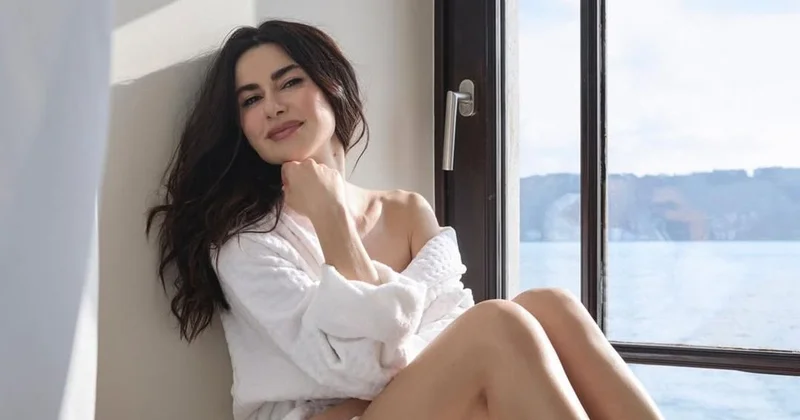 Я влюбился : турецкая кинозвезда родом из Азербайджана покорила чувственными фото