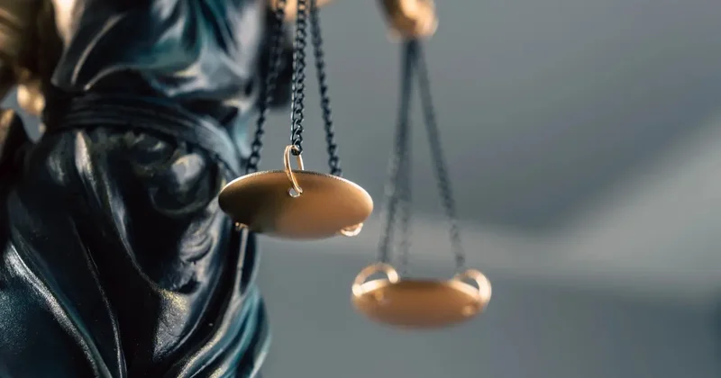 Оформляла кредиты на учителей: главу школьного профсоюза осудили в Костанае