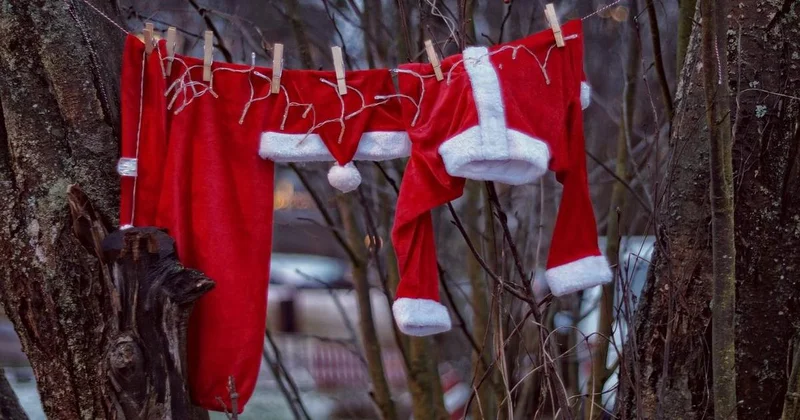 Казахстанских родителей предупредили о рисках новогодних костюмов