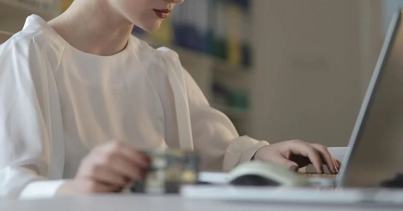 Сотрудница теплоэнергетической компании перевела на свой счет 9 млн тенге и получила срок