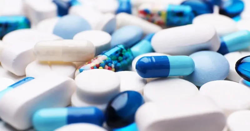 "Нагрузка на бюджет семьи". Покупать лекарства за счёт неиспользованных средств ОСМС предложил депутат