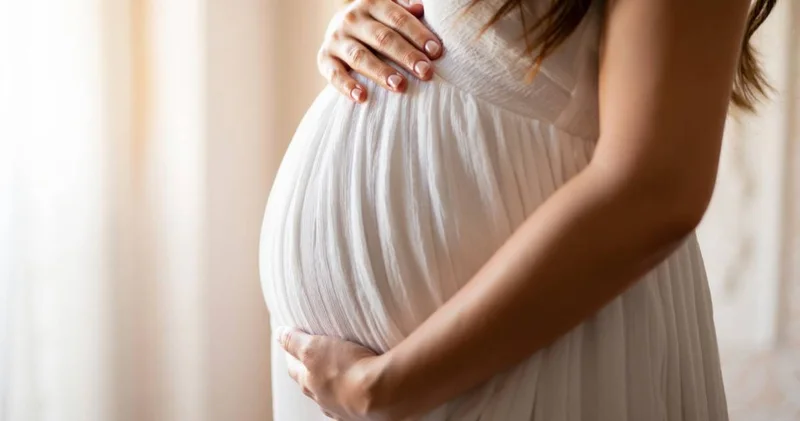 Мәжілісте жүкті әйелдерге қолданылған азаптаулар қатаң сынға алынды