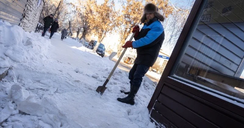 Наделавший шуму в городах Казахстана таинственный художник раскрыл свою личность