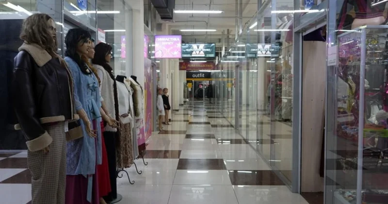 Почему в Актау массово пустеют бутики и закрываются ТРЦ