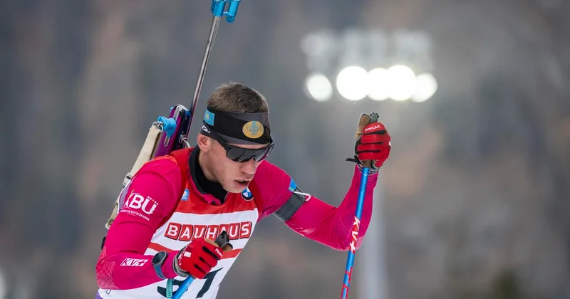 Казахстанский биатлонист впервые за три этапа набрал очки в Кубке мира