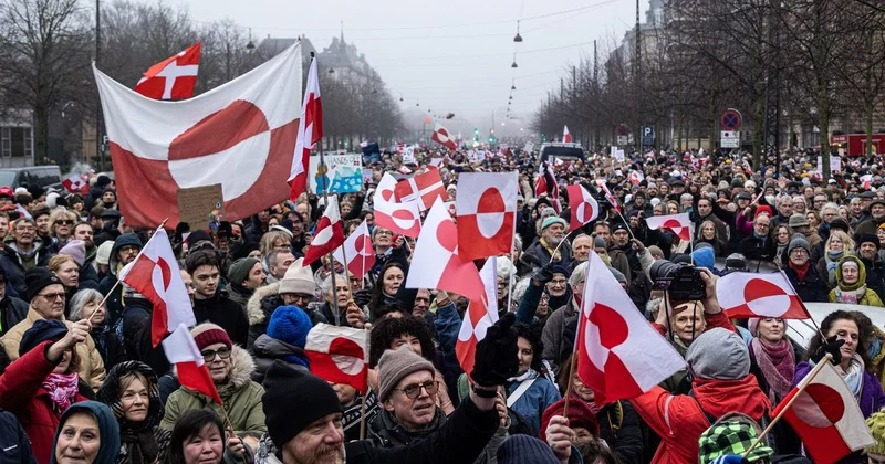 Руки прочь от Гренландии : тысячи жителей Дании вышли на протесты против США и Трампа