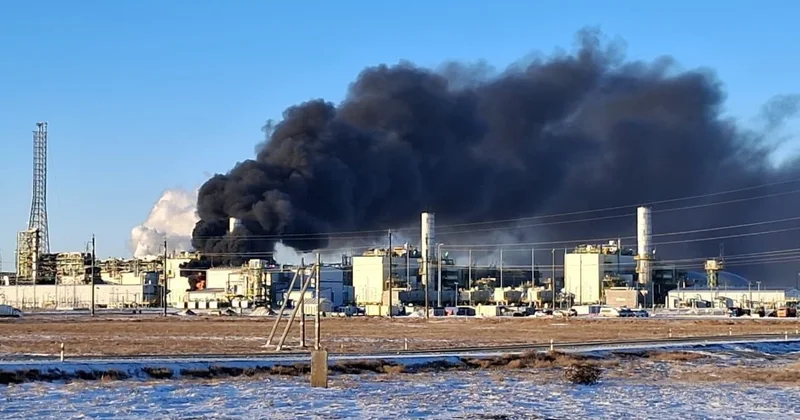 Теңіз кен орнында өрт болып, 450 ден аса жұмысшы эвакуацияланды