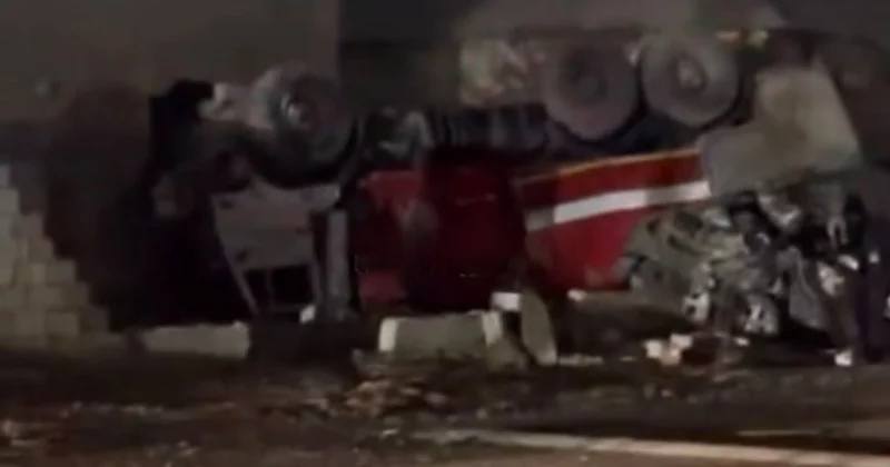 Маңғыстауда өрт сөндіру көлігі тұрғын үйге соғылып, екі адам қаза тапты