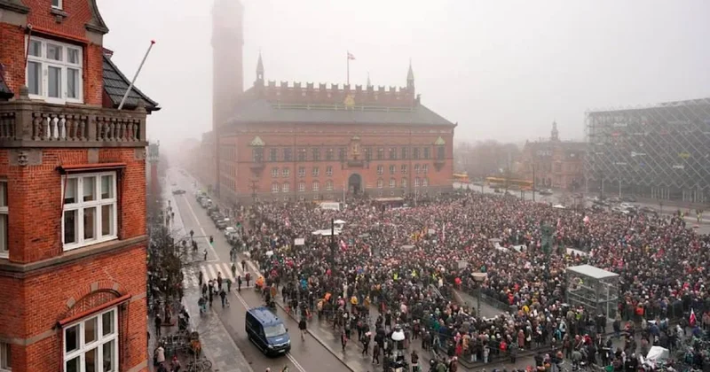 Гренландия не продаётся : против планов США на улицы вышли тысячи людей