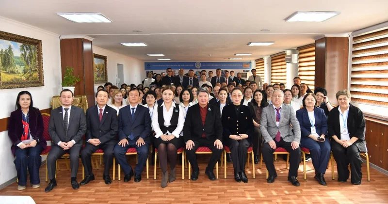 Еңбек ұжымдарымен ашық диалог: Шымкентте Конституция жобасы талқыланды