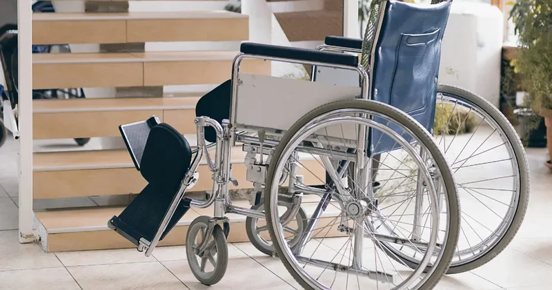 Матери ребёнка с инвалидностью в Кызылорде выдали квартиру на верхнем этаже в доме без лифта