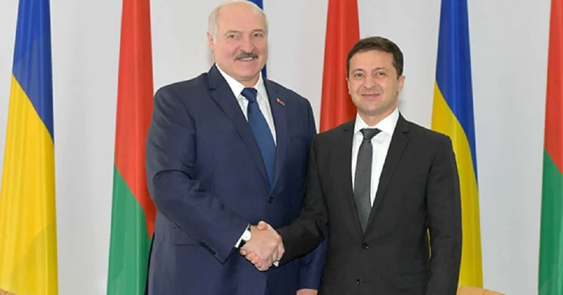 Помогает россиянам обходить санкции : Зеленский ввел санкции против Лукашенко