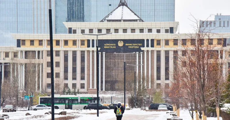 Отарда жағы сынған сарбаз: Әскери бөлім командирінен бастап үш лауазымды тұлға қызметінен кетті