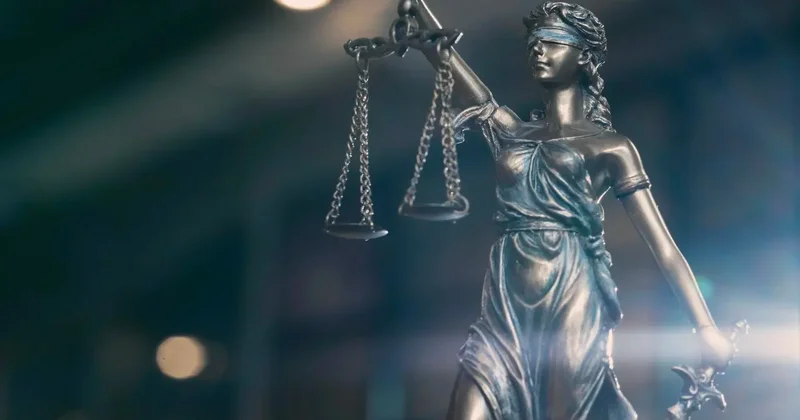 Мужчине вынесли приговор за нападение на судебного пристава в Шымкенте