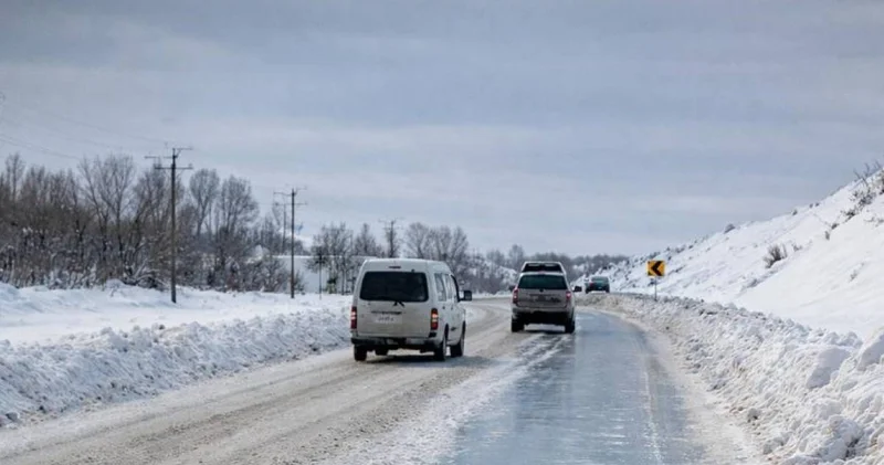 Қысқы күтім талапқа сай емес: республикалық жолдарды мұз басқан
