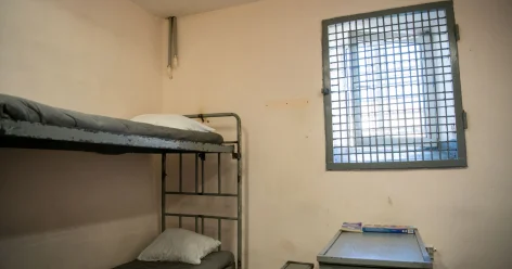 Адвокат пытался пронести деньги арестанту в Алматы