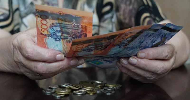 Пенсии выросли: сколько начали получать казахстанцы