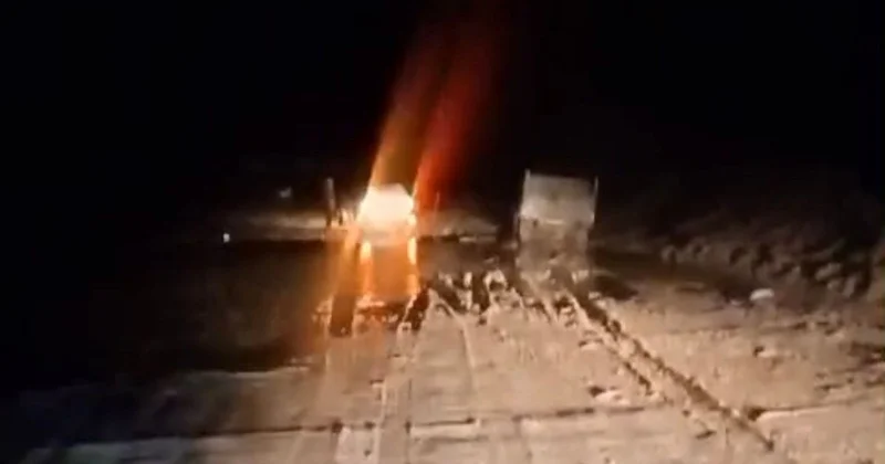 Поехали в урочище Бозжыра: автомобиль с туристами застрял в грязи в Мангистау (видео)