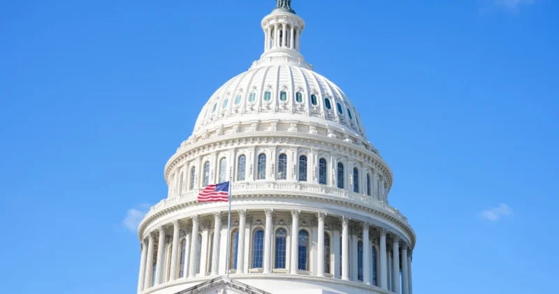 АҚШ Конгресіне бытырамен оқталған мылтық алып жүгірген адам ұсталды