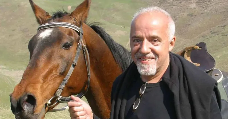 Писатель Пауло Коэльо выложил фото с конем на фоне казахстанских пейзажей