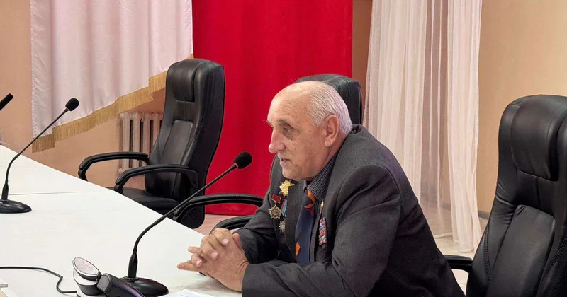 Гвардейцы встретились с ветераном Афганской войны