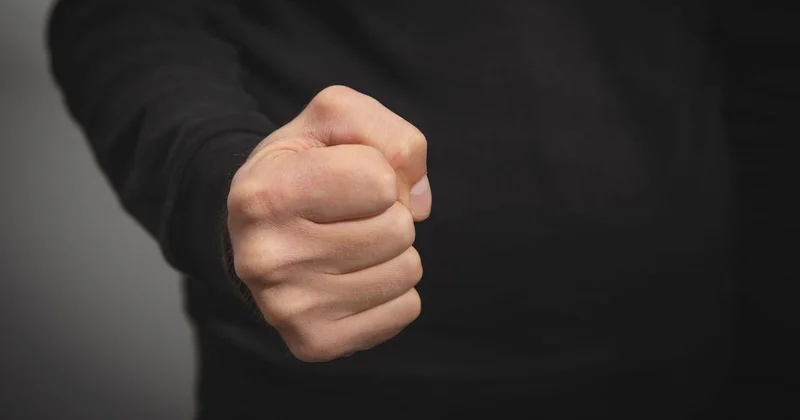 Казахстанцу сломали ребра из за долга в 1500 тенге