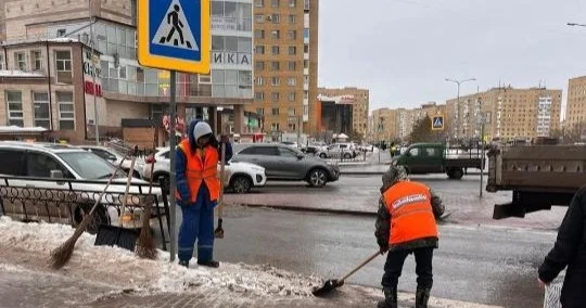 Астанада қар күреуге мыңдаған жол жұмысшысы шықты