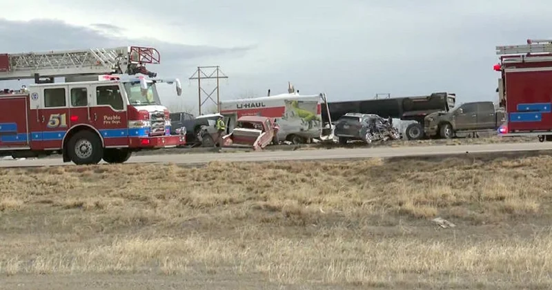 Больше 30 машин попали в аварию в США: есть погибшие (видео)