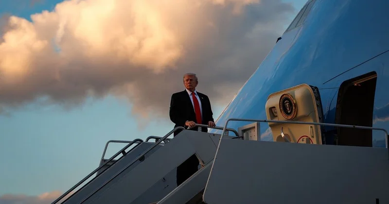 СМИ: Трамп поручил перекрасить президентский борт в новые цвета