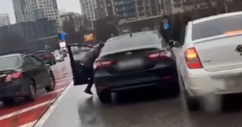 Распылил перцовый баллончик : ДТП закончилось конфликтом водителей прямо на дороге в Алматы