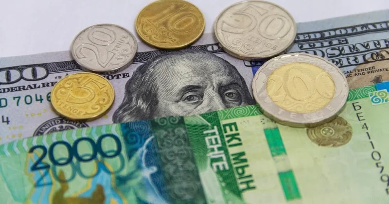 Курс тенге снова ослаб к доллару и евро